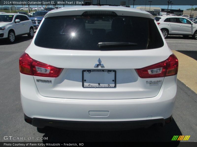 White Pearl / Black 2014 Mitsubishi Outlander Sport ES