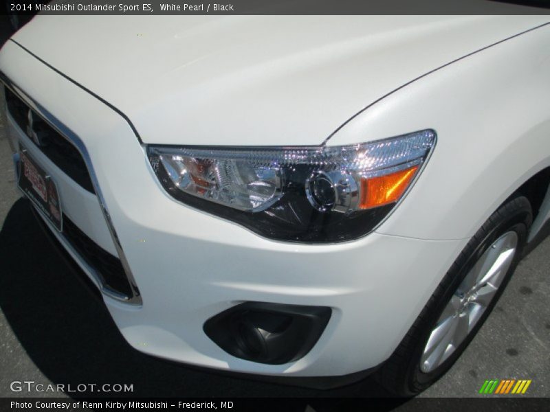 White Pearl / Black 2014 Mitsubishi Outlander Sport ES