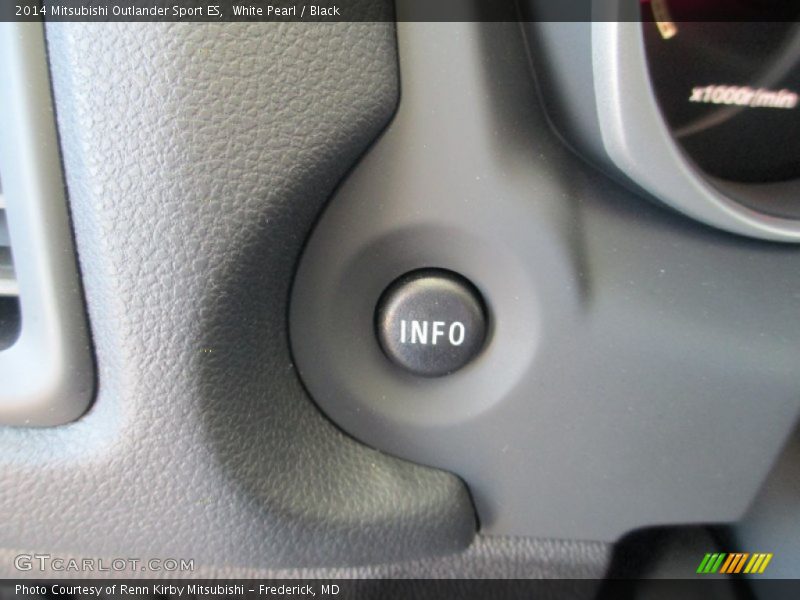 White Pearl / Black 2014 Mitsubishi Outlander Sport ES
