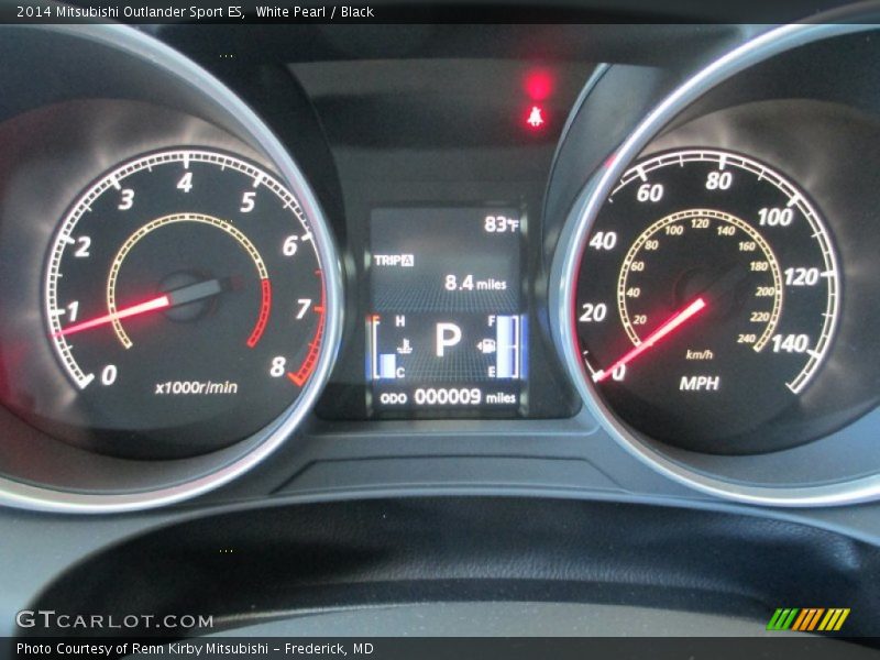 White Pearl / Black 2014 Mitsubishi Outlander Sport ES