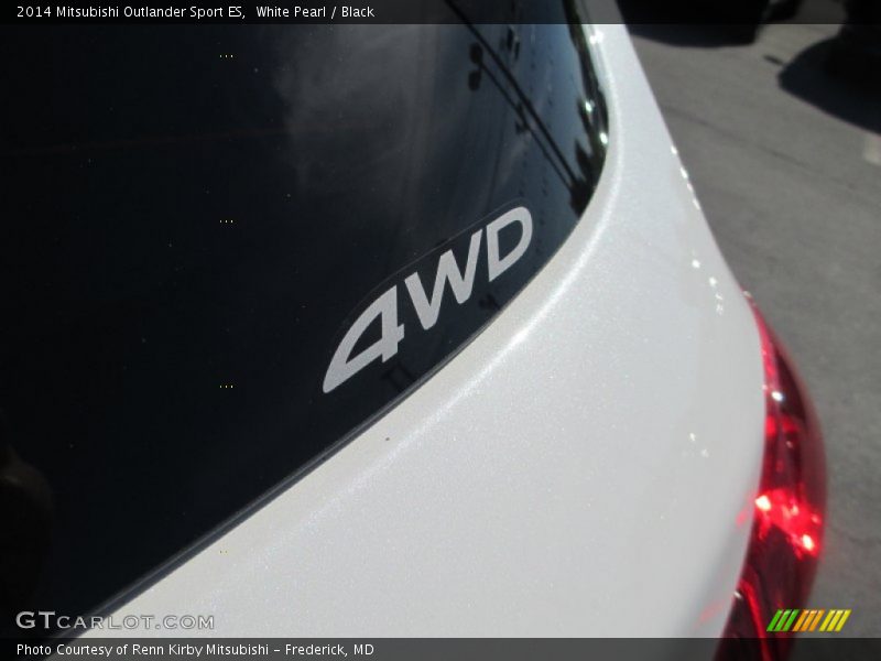 White Pearl / Black 2014 Mitsubishi Outlander Sport ES