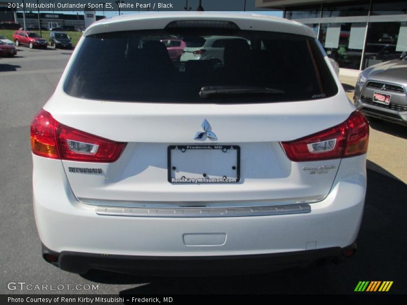 White Pearl / Black 2014 Mitsubishi Outlander Sport ES