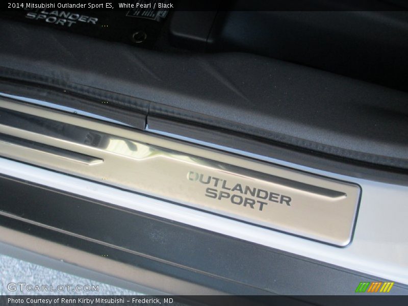 White Pearl / Black 2014 Mitsubishi Outlander Sport ES