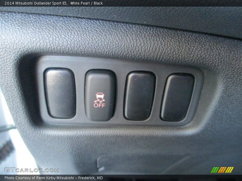 White Pearl / Black 2014 Mitsubishi Outlander Sport ES