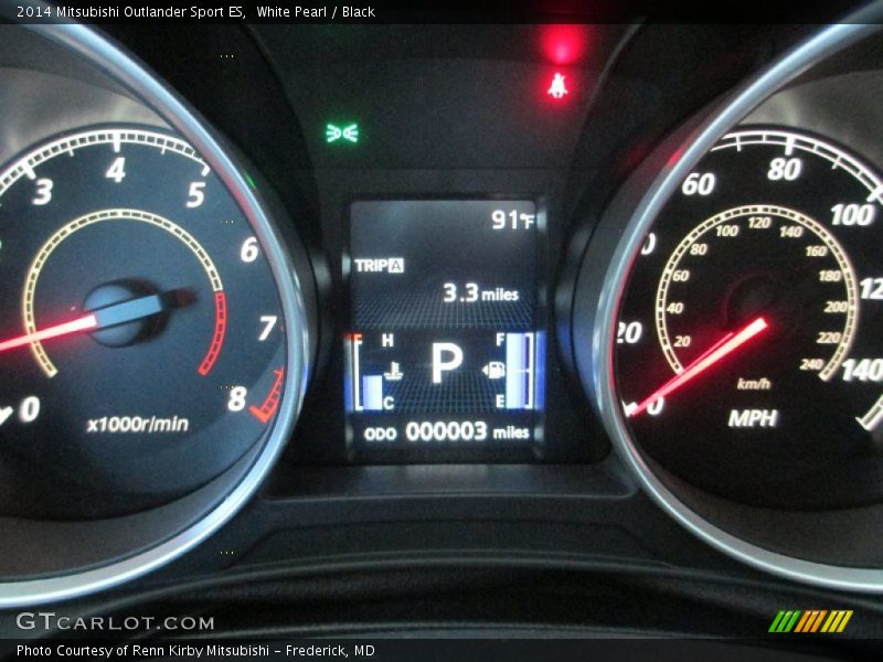 White Pearl / Black 2014 Mitsubishi Outlander Sport ES