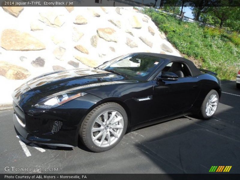 Front 3/4 View of 2014 F-TYPE 