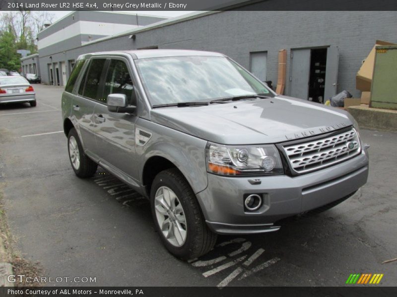 Front 3/4 View of 2014 LR2 HSE 4x4