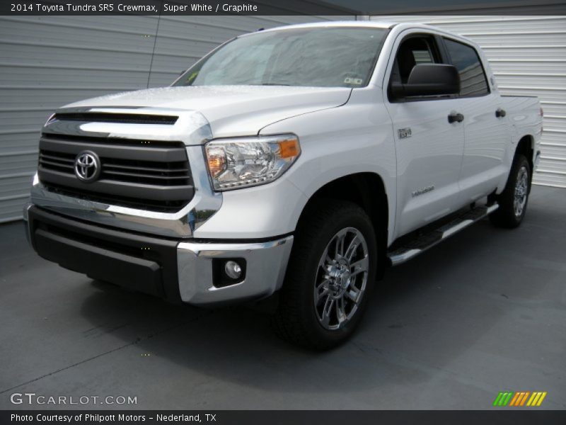 Front 3/4 View of 2014 Tundra SR5 Crewmax