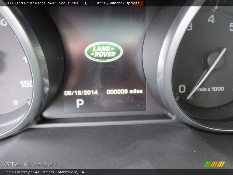 Fuji White / Almond/Espresso 2014 Land Rover Range Rover Evoque Pure Plus