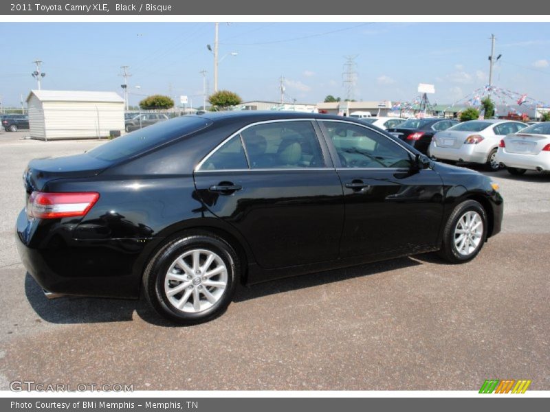 Black / Bisque 2011 Toyota Camry XLE