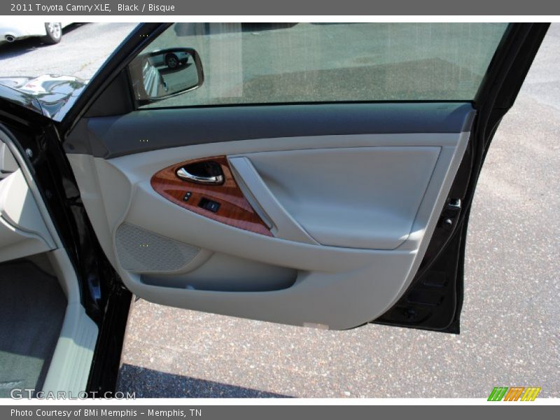 Black / Bisque 2011 Toyota Camry XLE