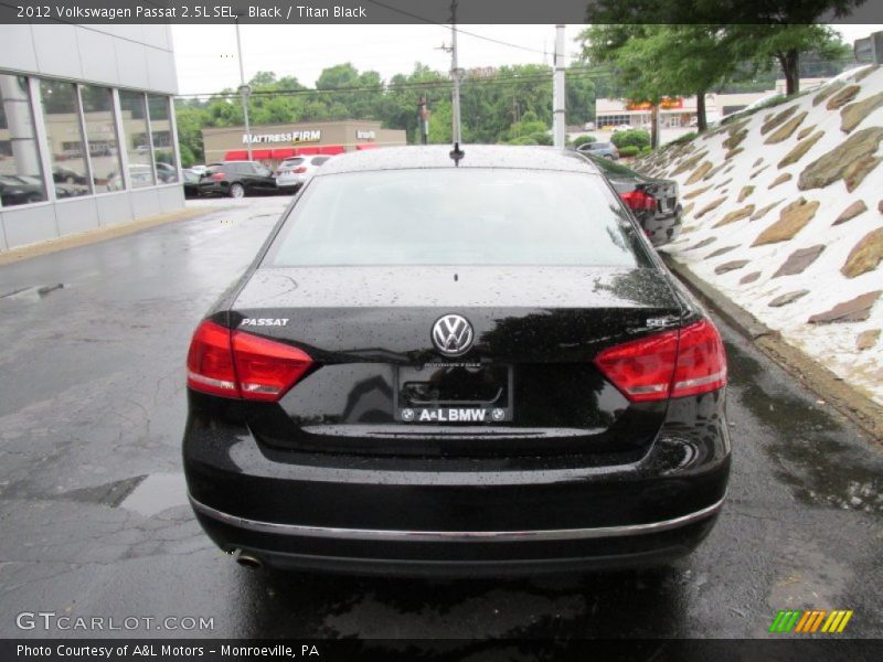Black / Titan Black 2012 Volkswagen Passat 2.5L SEL