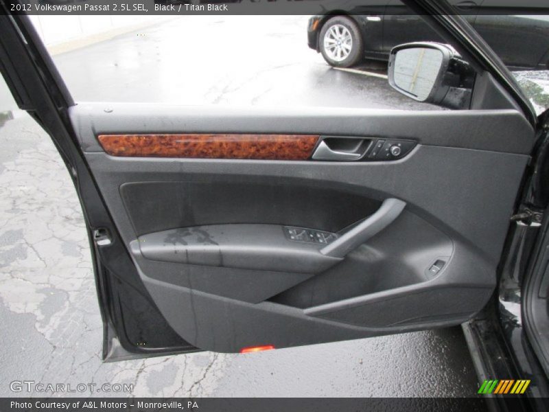 Black / Titan Black 2012 Volkswagen Passat 2.5L SEL