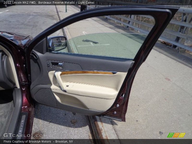 Bordeaux Reserve Metallic / Light Camel 2012 Lincoln MKZ FWD