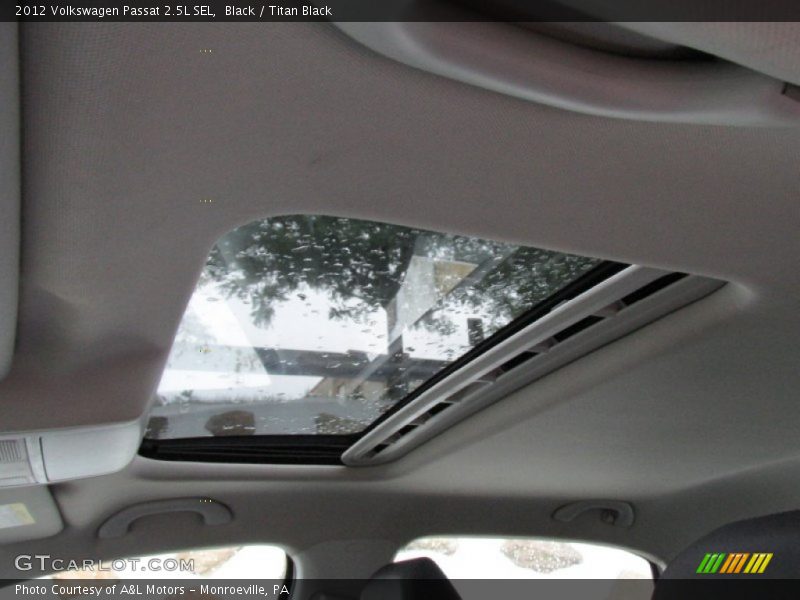 Black / Titan Black 2012 Volkswagen Passat 2.5L SEL