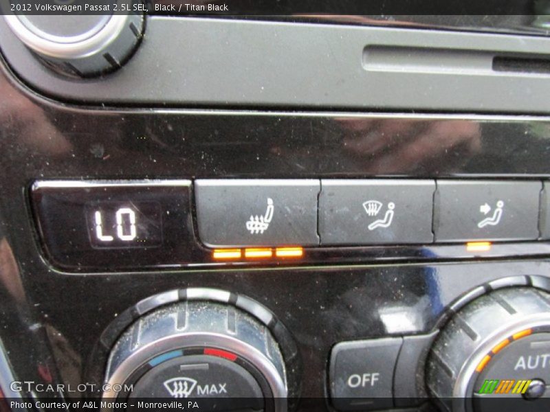Black / Titan Black 2012 Volkswagen Passat 2.5L SEL