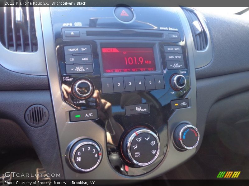 Bright Silver / Black 2012 Kia Forte Koup SX