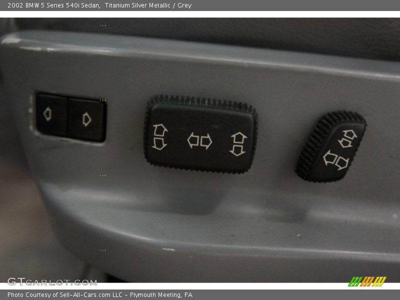 Controls of 2002 5 Series 540i Sedan