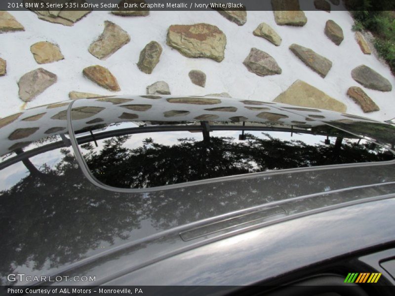 Dark Graphite Metallic / Ivory White/Black 2014 BMW 5 Series 535i xDrive Sedan