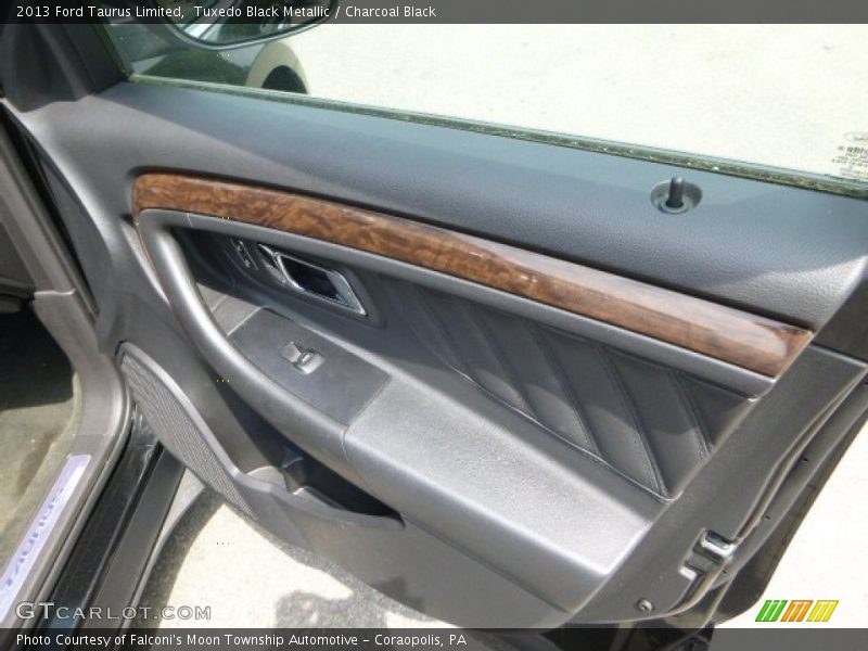 Tuxedo Black Metallic / Charcoal Black 2013 Ford Taurus Limited