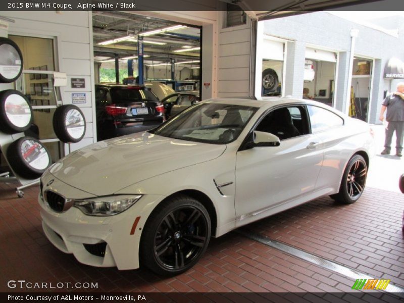 Front 3/4 View of 2015 M4 Coupe