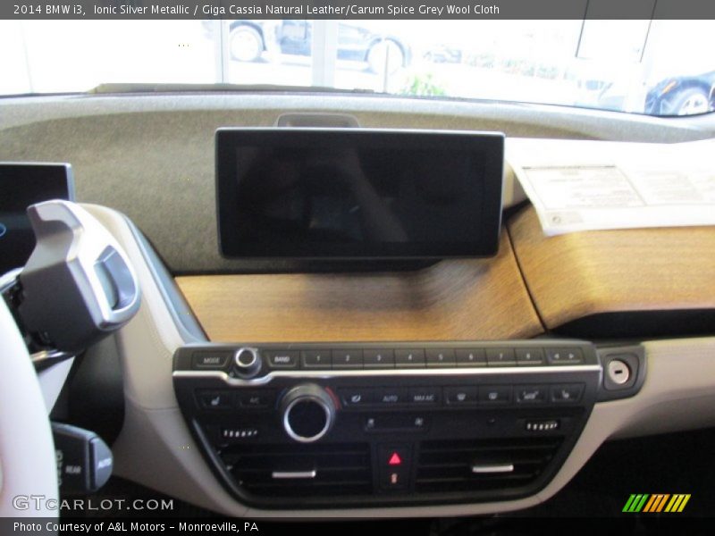 Ionic Silver Metallic / Giga Cassia Natural Leather/Carum Spice Grey Wool Cloth 2014 BMW i3