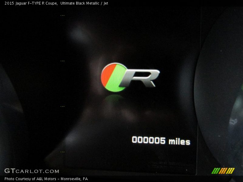  2015 F-TYPE R Coupe Logo