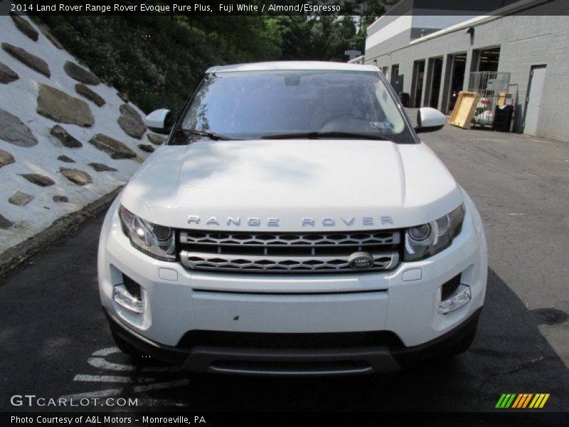 Fuji White / Almond/Espresso 2014 Land Rover Range Rover Evoque Pure Plus