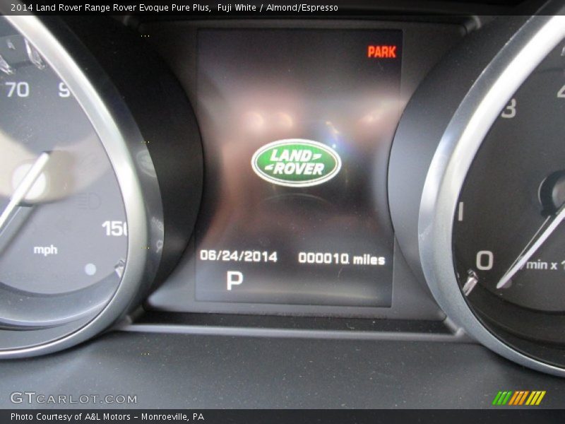 Fuji White / Almond/Espresso 2014 Land Rover Range Rover Evoque Pure Plus