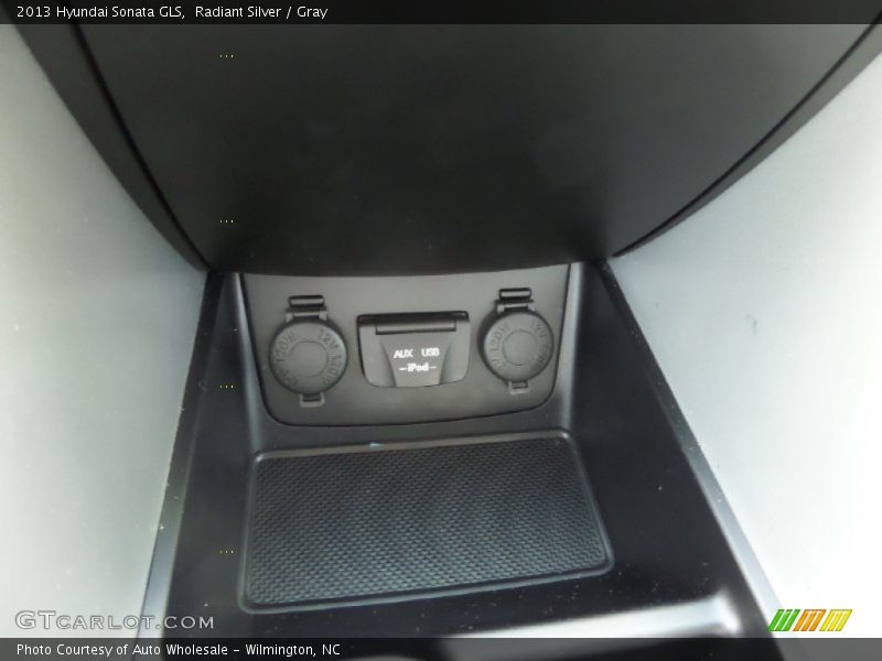 Radiant Silver / Gray 2013 Hyundai Sonata GLS