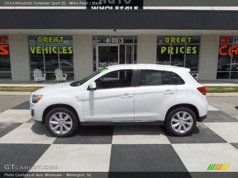 White Pearl / Black 2014 Mitsubishi Outlander Sport ES