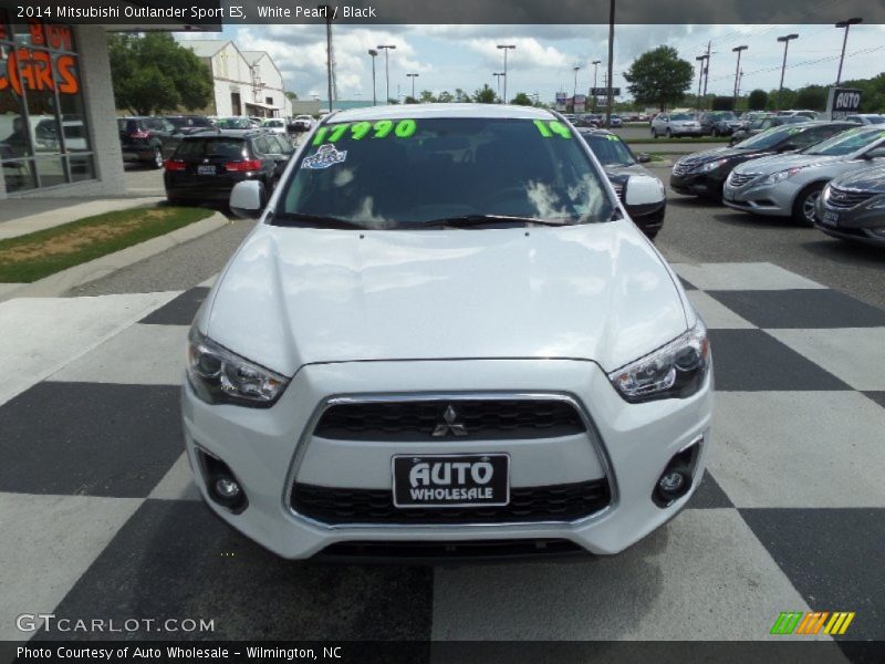 White Pearl / Black 2014 Mitsubishi Outlander Sport ES