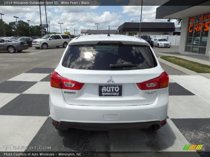 White Pearl / Black 2014 Mitsubishi Outlander Sport ES