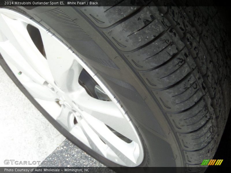 White Pearl / Black 2014 Mitsubishi Outlander Sport ES