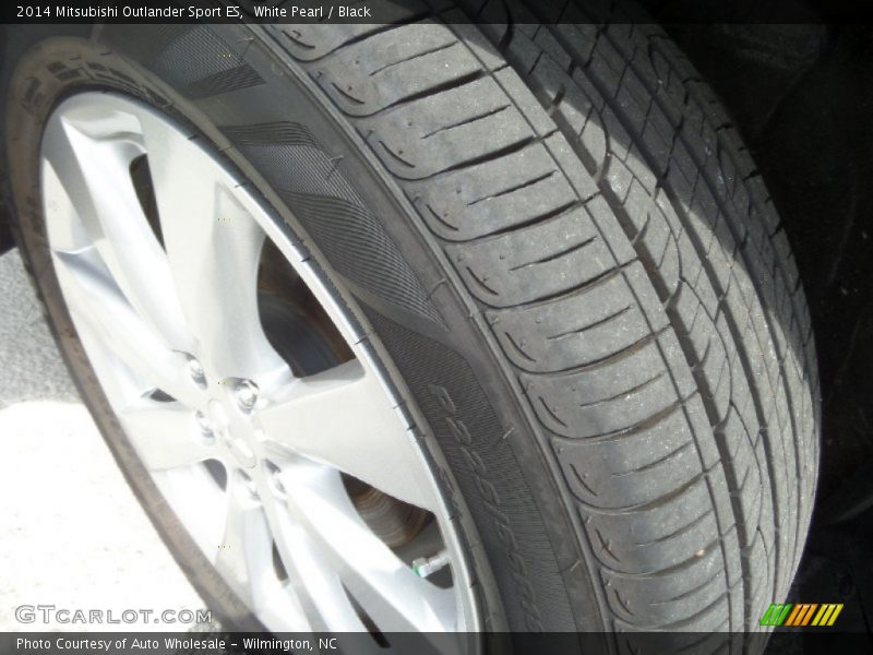 White Pearl / Black 2014 Mitsubishi Outlander Sport ES