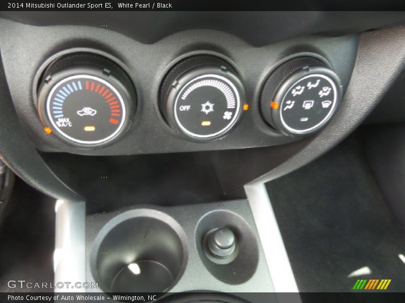 White Pearl / Black 2014 Mitsubishi Outlander Sport ES