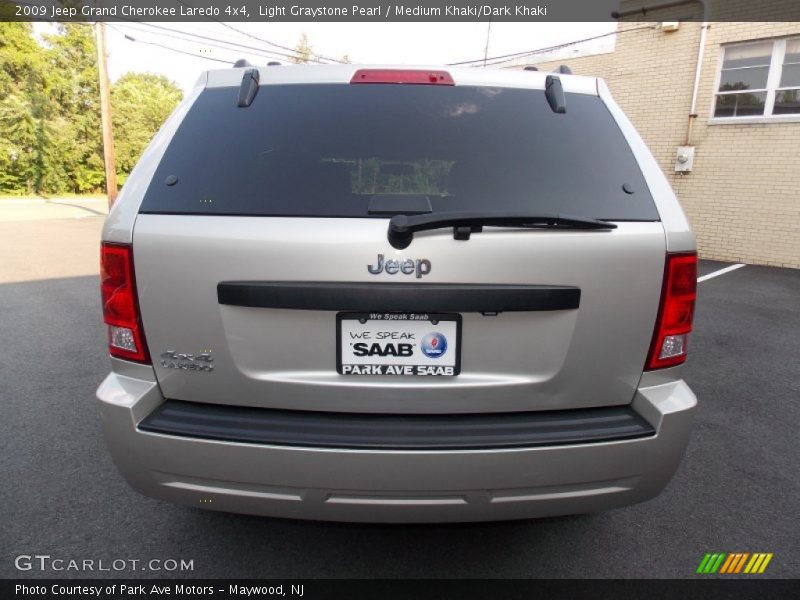 Light Graystone Pearl / Medium Khaki/Dark Khaki 2009 Jeep Grand Cherokee Laredo 4x4