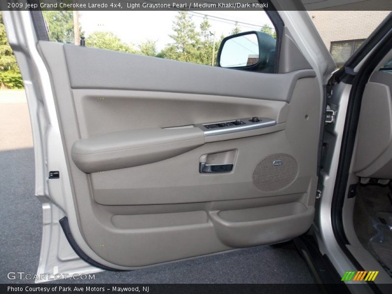 Light Graystone Pearl / Medium Khaki/Dark Khaki 2009 Jeep Grand Cherokee Laredo 4x4