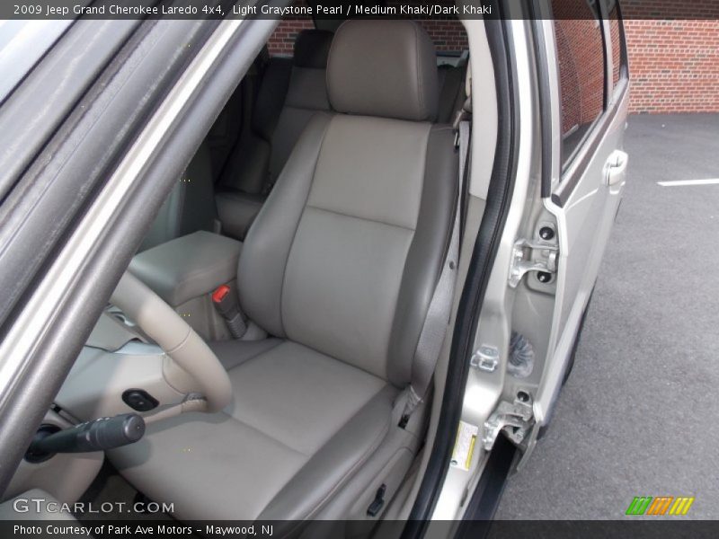 Light Graystone Pearl / Medium Khaki/Dark Khaki 2009 Jeep Grand Cherokee Laredo 4x4