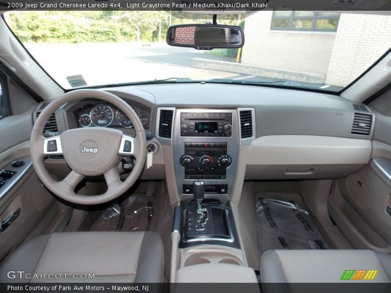 Dashboard of 2009 Grand Cherokee Laredo 4x4