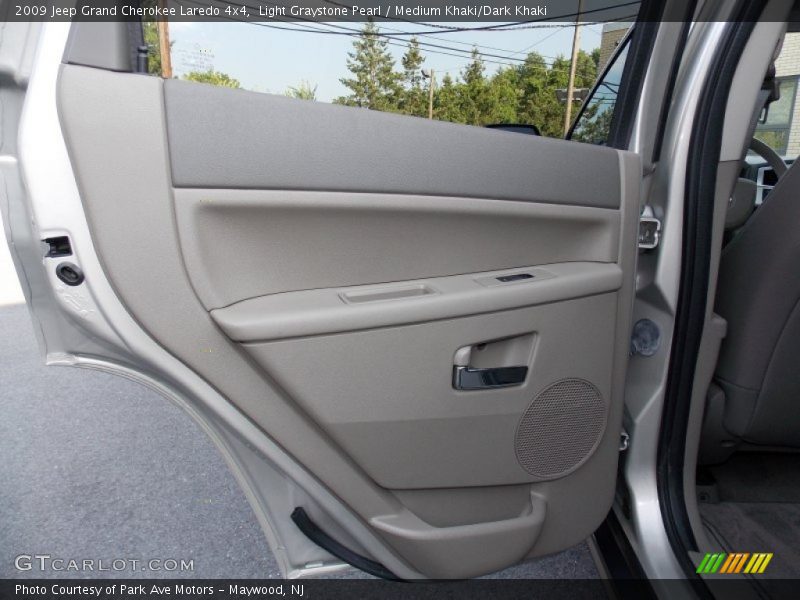 Light Graystone Pearl / Medium Khaki/Dark Khaki 2009 Jeep Grand Cherokee Laredo 4x4