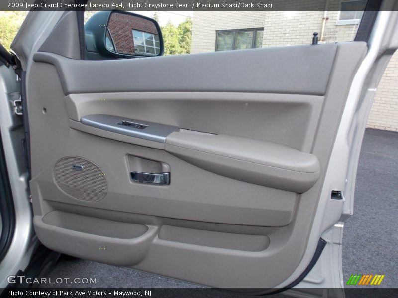 Light Graystone Pearl / Medium Khaki/Dark Khaki 2009 Jeep Grand Cherokee Laredo 4x4