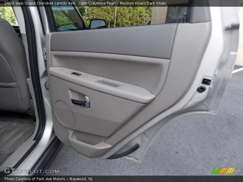 Light Graystone Pearl / Medium Khaki/Dark Khaki 2009 Jeep Grand Cherokee Laredo 4x4