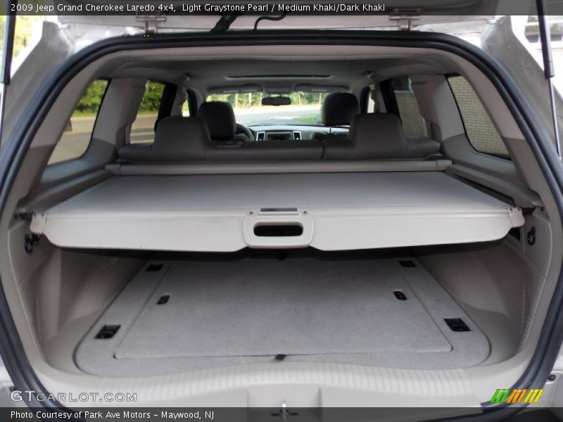 Light Graystone Pearl / Medium Khaki/Dark Khaki 2009 Jeep Grand Cherokee Laredo 4x4