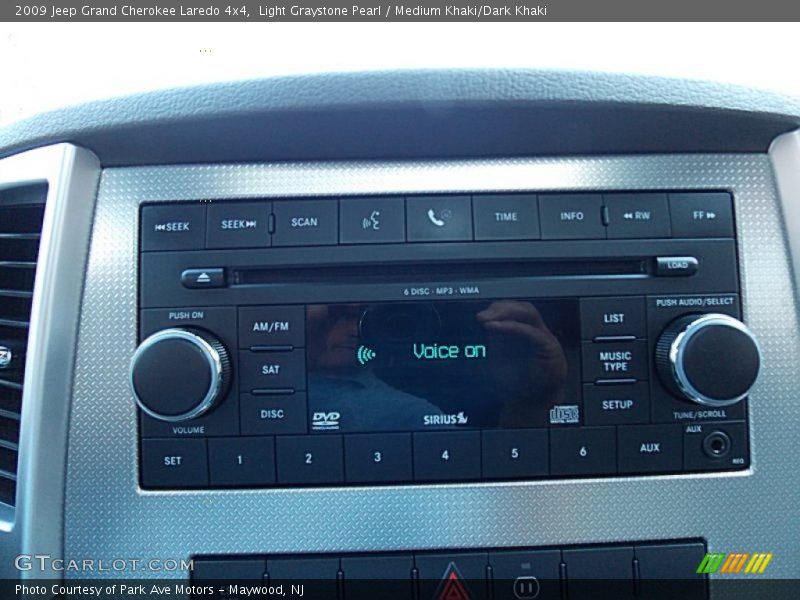 Light Graystone Pearl / Medium Khaki/Dark Khaki 2009 Jeep Grand Cherokee Laredo 4x4