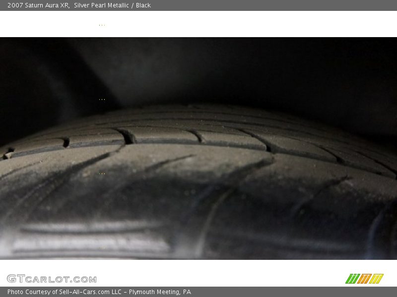 Silver Pearl Metallic / Black 2007 Saturn Aura XR
