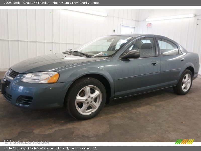 Magnesium Green Pearl / Taupe 2005 Dodge Stratus SXT Sedan