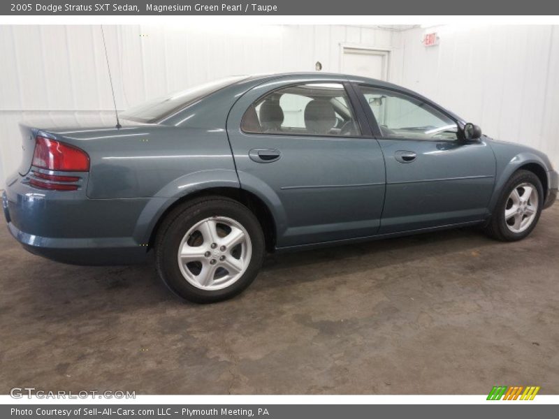 Magnesium Green Pearl / Taupe 2005 Dodge Stratus SXT Sedan