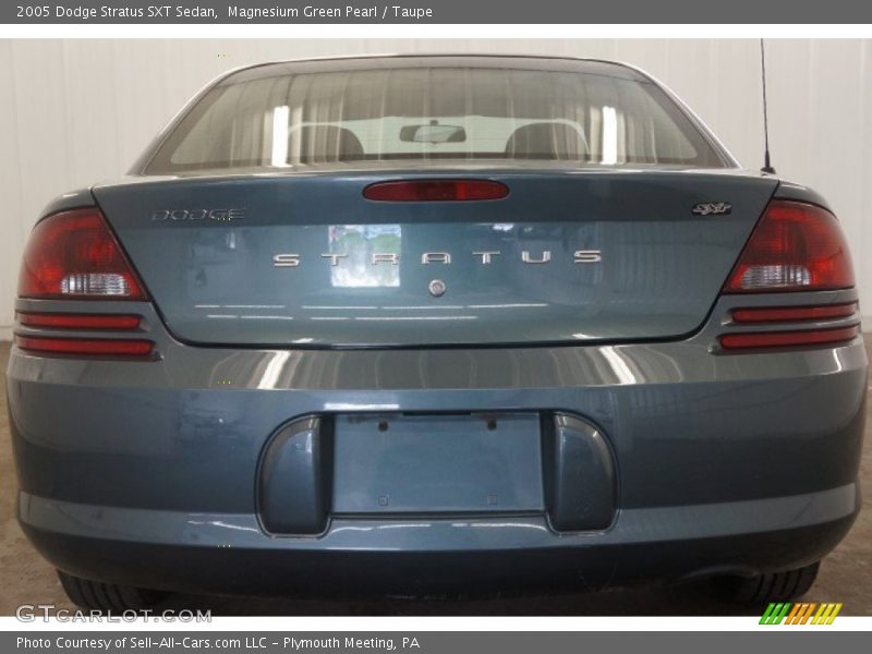 Magnesium Green Pearl / Taupe 2005 Dodge Stratus SXT Sedan