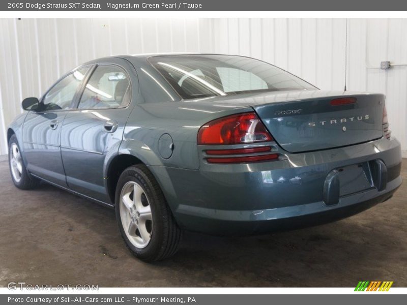 Magnesium Green Pearl / Taupe 2005 Dodge Stratus SXT Sedan